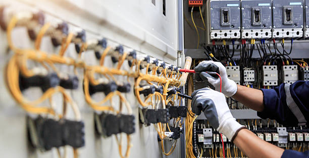 Professional Electrician technician working in Lakeview, WA
